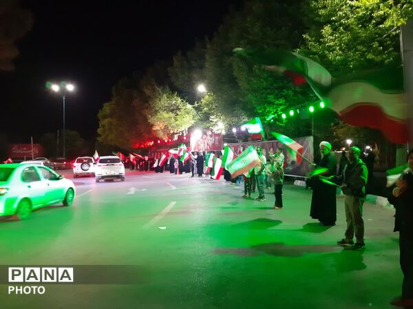 مراسم چهلم شهادت رهبر انقلاب اسلامی ایران در میدان باغ ملی یزد
