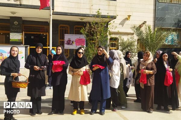 مسابقات ورزشی مادران و دختران در دبیرستان راضیه شکرایی ناحیه دو شهرری 