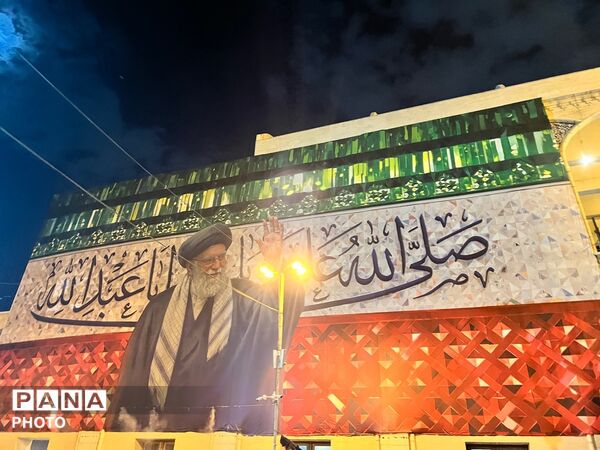 وداع حماسی مردم با شهدای وطن در مصلای تهران