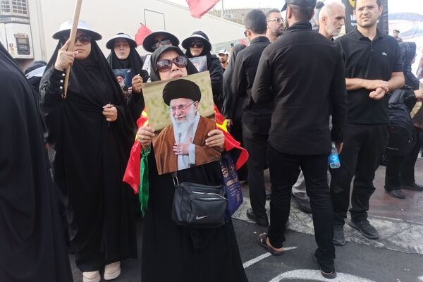 بدرقه‌ای به وسعت یک ملت؛ اشک، شکوه و تجدید عهد در آیین وداع با رهبر شهید انقلاب اسلامی
