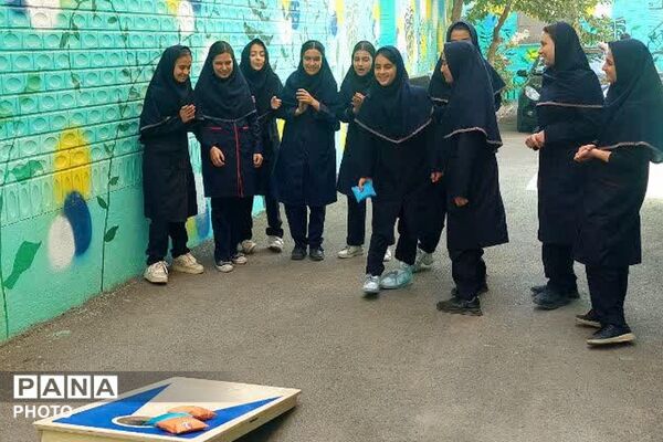 حضور کاروان مهر کانون فرهنگی تربیتی شهید رجایی در مدارس ناحیه دو شهرری 