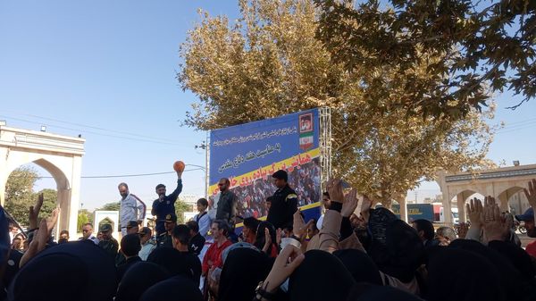 همایش پیاده روی خانوادگی در نیشابور