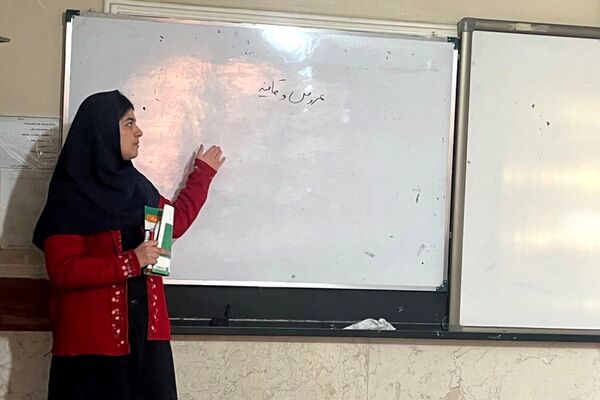 همیار معلم، یاری دهنده دبیر در جریان یادگیری و پیگیری کننده جریان آموزش