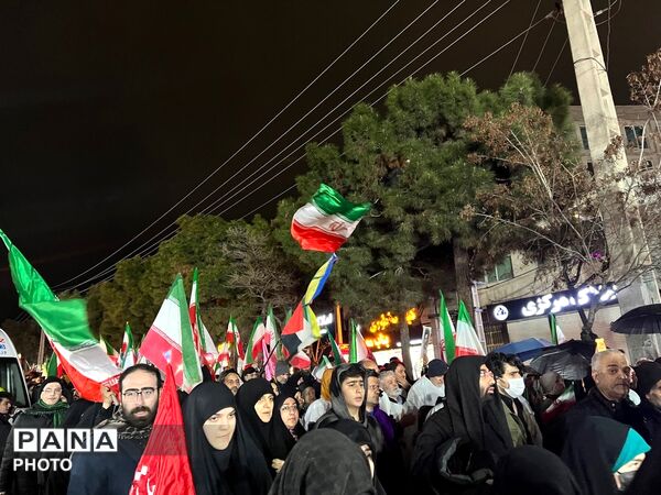 حضور باشکوه مردم کرج در شب بیست و هفتم