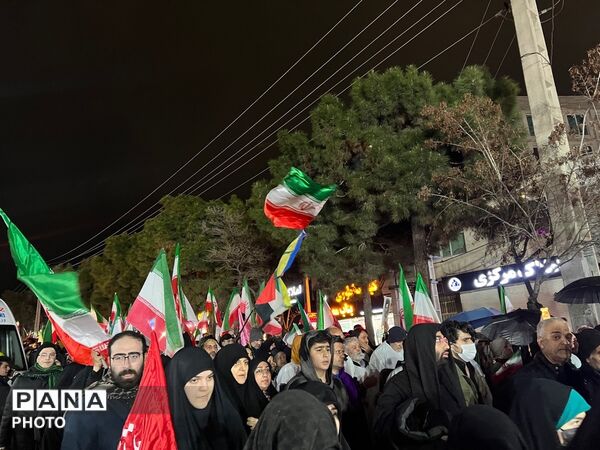 حضور باشکوه مردم کرج در شب بیست و هفتم