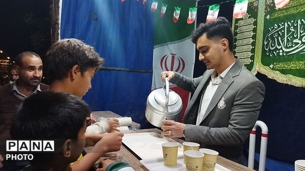 گذری بر فعالیت موکب بلوار غزالی در پنجاه و پنجمین شب از اجتماعات مردمی 