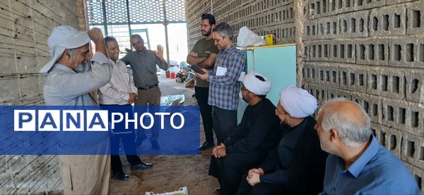 بازدید امام جمعه و رییس اداره کمیته امداد شهرستان خلیل‌آباد از کشاورزان 