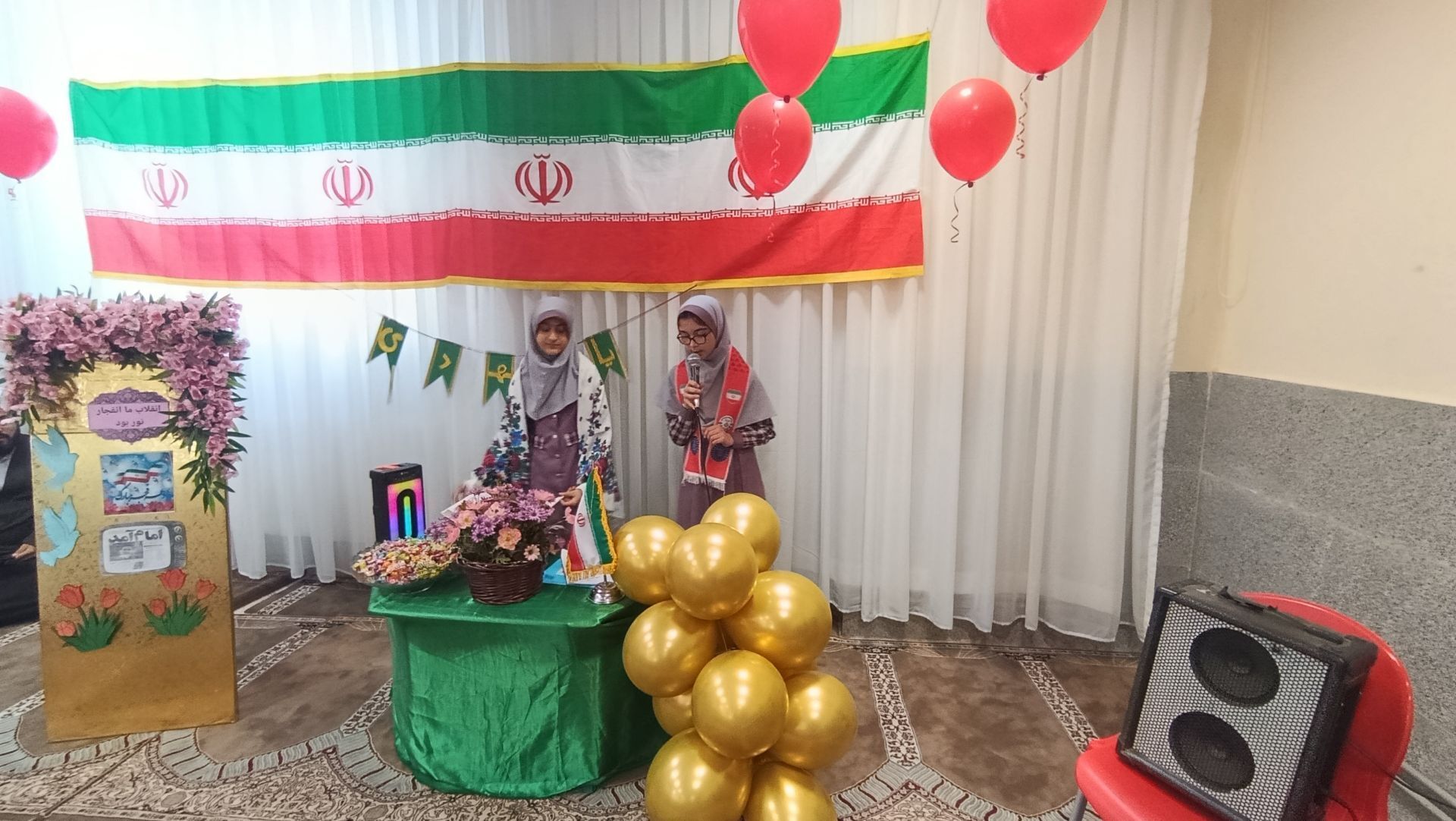گرامیداشت ایام الله دهه  فجر در دبستان زنده یاد نوحی 