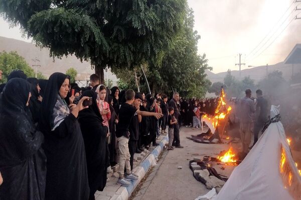 مراسم نمادین آتیش زدن خیمه ها در عصر روز عاشورا در شهر بار