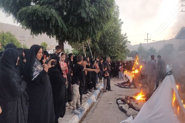 مراسم نمادین آتیش زدن خیمه ها در عصر روز عاشورا در شهر بار