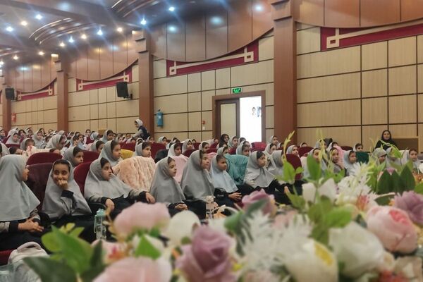 جنگ شادی دانش‌آموزی در اداره آموزش و پرورش رباط‌کریم