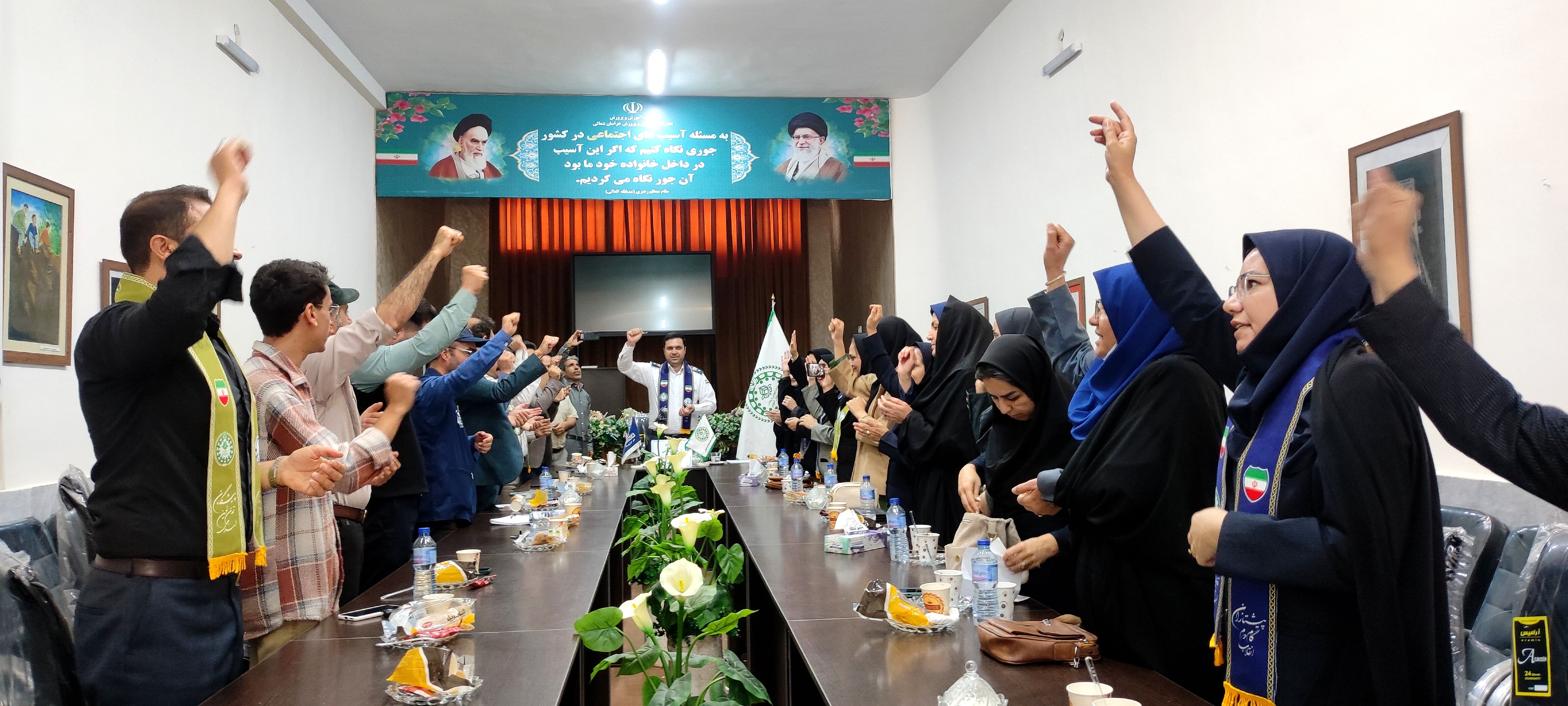 جلسه تقدیر از عوامل اجرایی همایش بزرگ یاوران مقاومت در کانون باهنر بجنورد