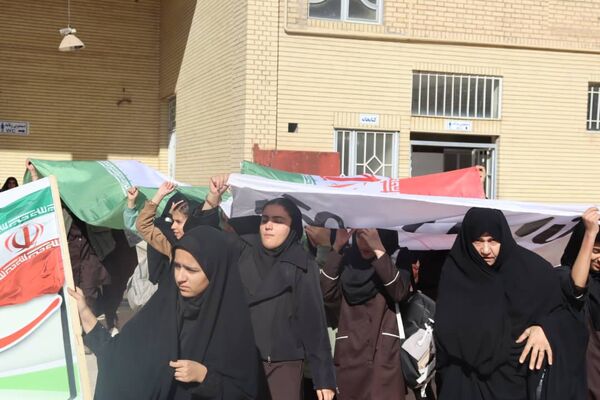 فریاد مرگ بر آمریکا در کوهدشت ؛ حماسه حضور دانش آموزان در سیزده آبان