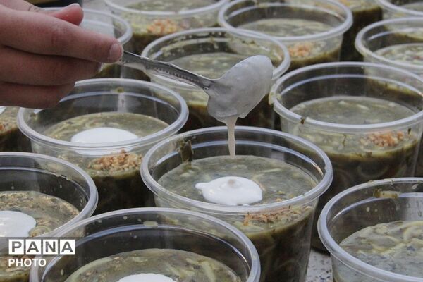 برپایی سفره بزرگ اطعام افطار در مسجد علی اکبر شهرستان قرچک
