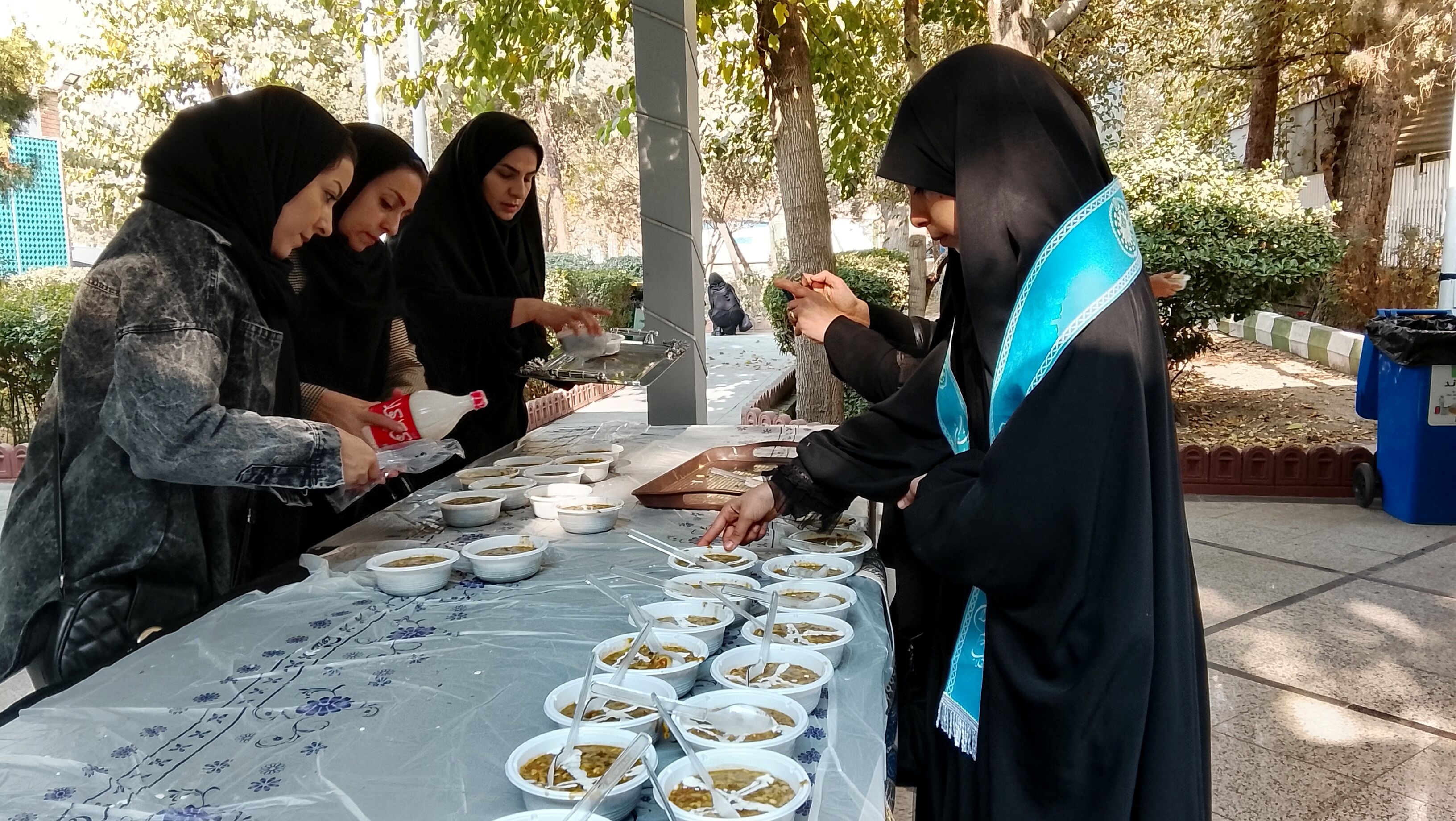 برپایی موکب دانش‌آموزان پیشتاز در منطقه ۱۰ در سالروز شهادت حضرت زهرا (س)