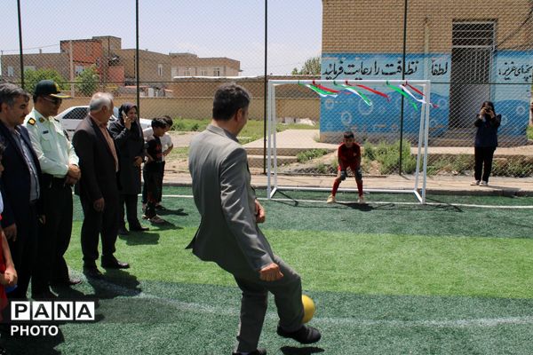 افتتاح زمین چمن مصنوعی در مدرسه شهید صفدری سه گنبد 