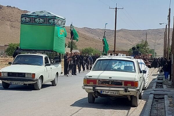 مراسم عزاداری و زنجیر‌زنی روز عاشورا در بوانات