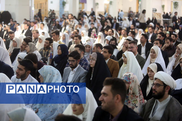 جشن ازدواج ۷۳۰ زوج دانشجوی در حرم حضرت معصومه(س)