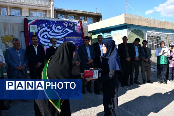  برگزاری مراسم جشن و افطاری با شکوه در دبستان عشایری حاجیه خانم رباب امامی