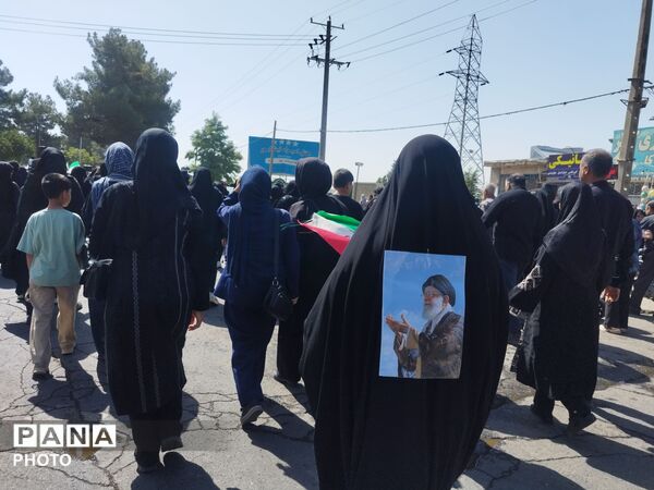 زائرانِ نرسیده به حریم؛ خروشِ اربعینی‌ها در قلبِ نیشابور