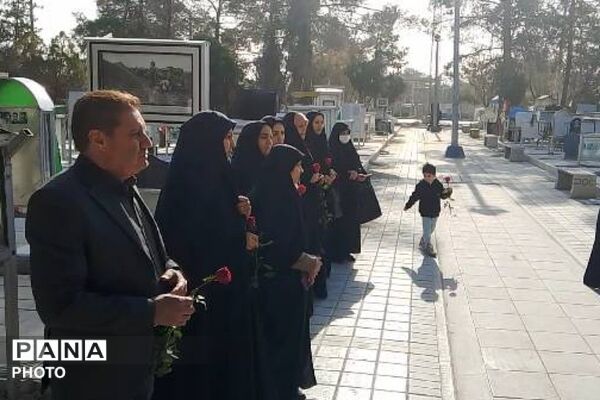 تجدید میثاق معاونین پرورشی، مربیان تربیتی و مشاورین مدارس کهریزک با آرمان‌های امام راحل و شهدا