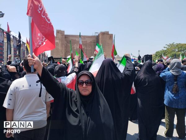 جاماندگان آذربایجان شرقی با چشمانی اشک‌بار به امید روز رجعت با رهبر شهید