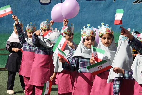 جشن شکوفه‌ها در مدارس بهارستان‌دو؛ آغاز سفری تازه برای کلاس اولی‌ها