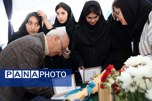 دانش آموزان اسلامشهری هنرستان شهدای واوان میزبان مراسم افتتاحیه نمایشگاه پوستر "پدر طالقانی"