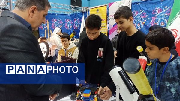 حضور پژوهش‌سرای معلم ناحیه یک کرج در نمایشگاه پژوهش و فناوری 