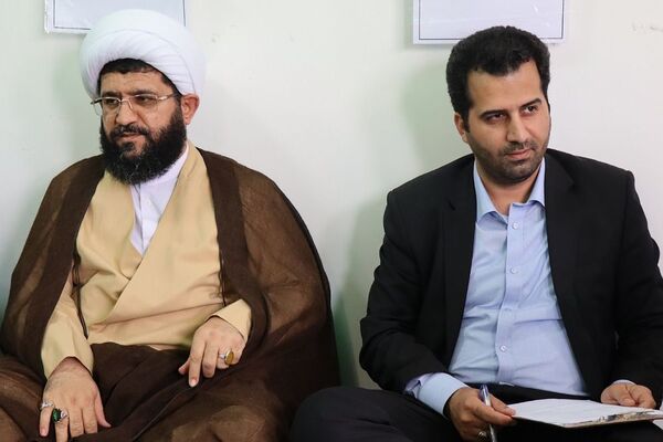 میز خدمت ویژه فرهنگیان در شهرستان پاکدشت به‌مناسبت گرامیداشت هفته معلم 