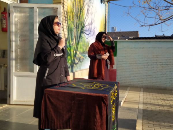 مراسم صبحگاه در دبیرستان دخترانه امید 