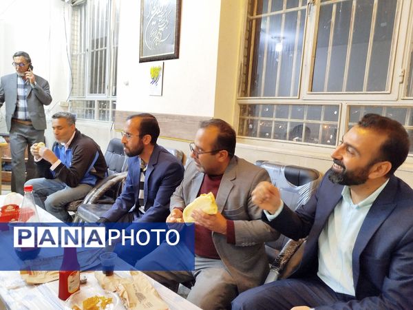 ضیافت افطاری دانش‌آموزان دبیرستان دختران فروزان ناحیه سه شیراز