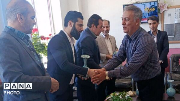 پاسداشت مقام معلم و تجلیل از تلاشگران عرصه تعلیم و تربیت در منطقه سردرود