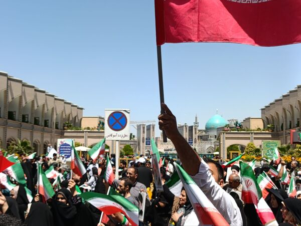 راهپیمایی جمعه خشم و نصر با حضور پرشور مشهد مقدس برگزار شد