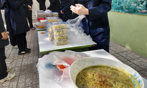 روز جهانی غذای سالم در دبیرستان صالحین 