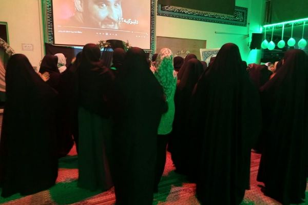 اعتکاف دانش‌آموزی رباط‌کریم با پرچم‌گردانی حضرت ابوالفضل(ع)