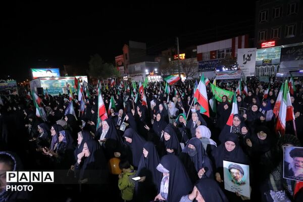 شکوه حضور دختران ساوجبلاغ در جشن دهه کرامت 