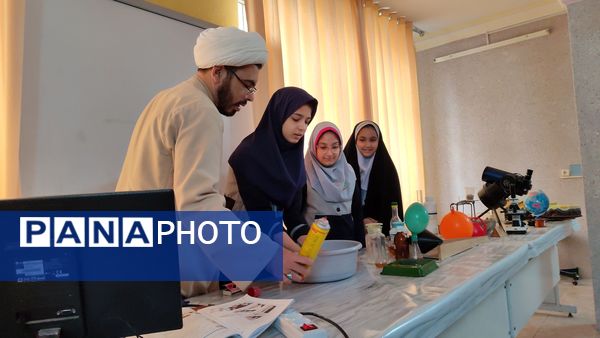 بازدید علمی دانش‌آموزان دبستان شاهد حاج تقی آقا‌بزرگ از پژوهش‌سرای علامه طباطبایی ناحیه یک مشهد