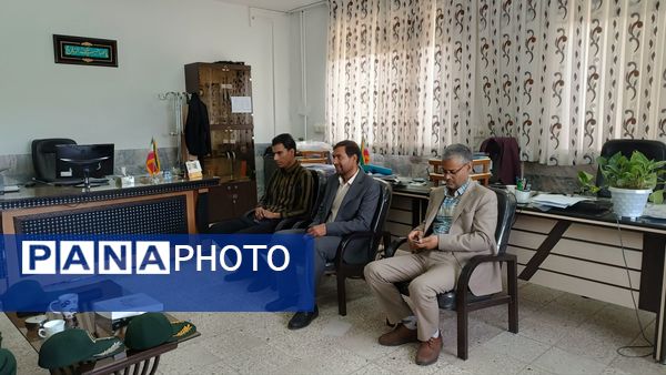 بازدید فرمانده بسیج دانش آموزی از دبیرستان شاهد صاحب الزمان 