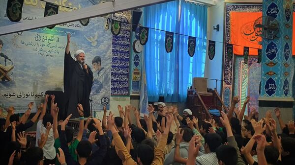 اعتکاف دانش آموزان دبیرستان علوم ومعارف شهید مطهری ره در مسجد سبحان