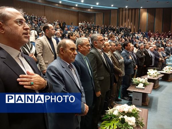 آیین تجلیل از واحدهای نمونه استاندارد و سفیران دانش‌آموزی استاندارد