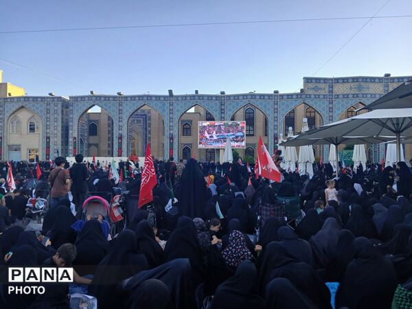 بدرقه باشکوه و میلیونی رهبر شهید در قلب مشهد مقدس