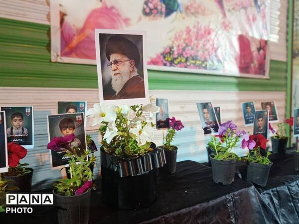 حضور پرشور مردم حاجی‌آباد در آیین‌ گرامیداشت شهدای انقلاب و دانش‌آموزان شجره طیبه