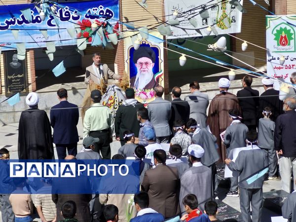 مراسم عطر افشانی گلزار شهدای بیجار در هفته دفاع مقدس