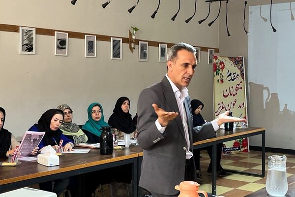 کارگاه آموزشی «مهارت‌های برقراری ارتباط با نوجوان » در هنرستان قدس ناحیه دو شهرری 