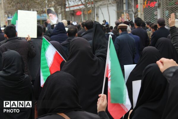 اجتماع مردم شهید پرور شهرستان فاروج در میدان رضوی در پی شهادت آیت الله العظمی امام خامنه‌ای (رضوان الله تعالی علیه) 