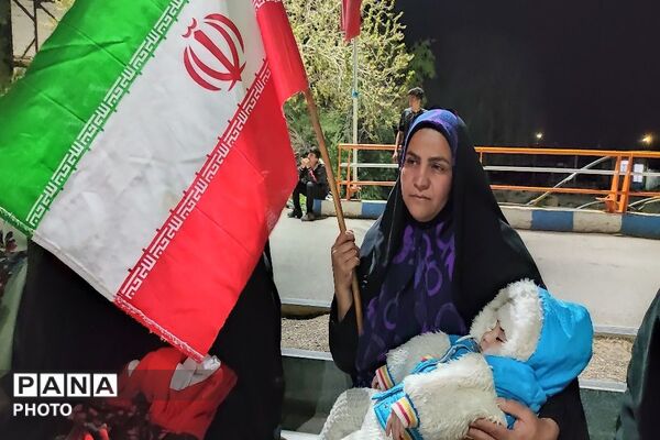 یک دنیا شاهد و مبهوت از حضور خیابانی مردم شهر بار