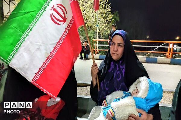 یک دنیا شاهد و مبهوت از حضور خیابانی مردم شهر بار