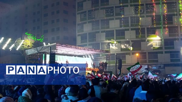 امشب آسمان در خیابان ها مى تابد