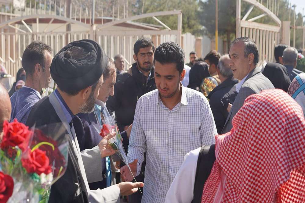 استقبال از دانش‌آموزان عمره‌گذار